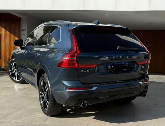 VOLVO-XC60-2017