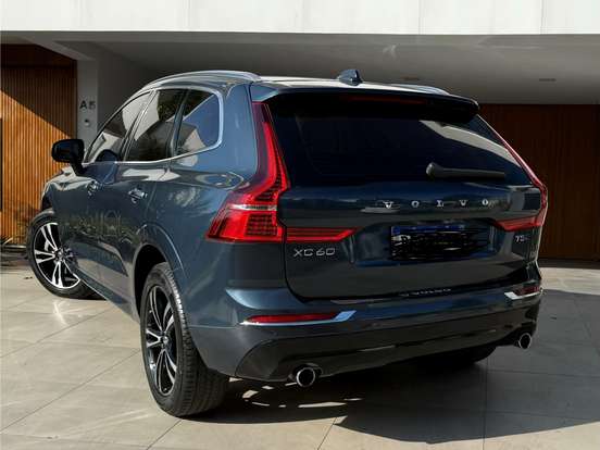 VOLVO-XC60-2.0 T5 GASOLINA MOMENTUM AWD GEARTRONIC VOLVO-XC60-2017