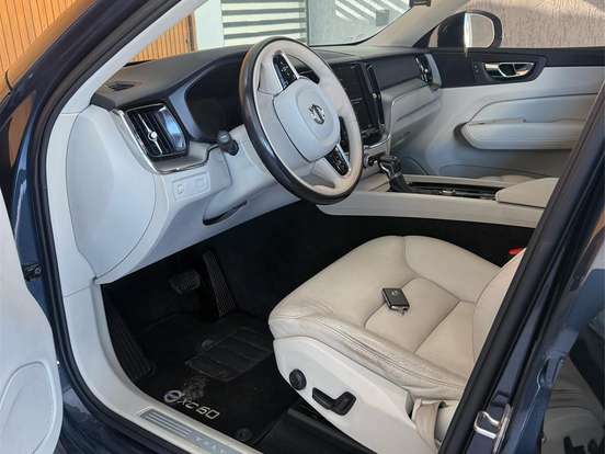 VOLVO-XC60-2.0 T5 GASOLINA MOMENTUM AWD GEARTRONIC VOLVO-XC60-2017