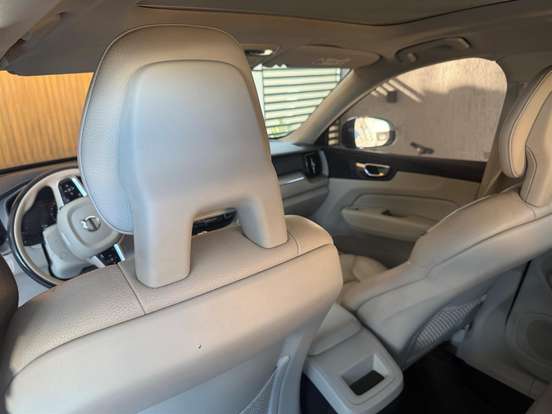 VOLVO-XC60-2017