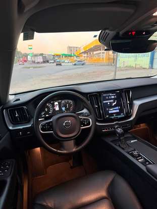 VOLVO-XC60-2.0 T5 GASOLINA MOMENTUM AWD GEARTRONIC VOLVO-XC60-2019