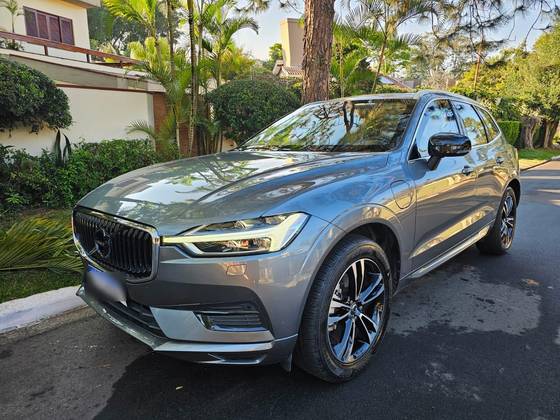 VOLVO XC60 2.0 T8 HYBRID MOMENTUM AWD GEARTRONIC