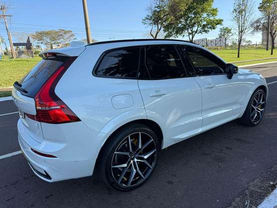 VOLVO-XC60-2023