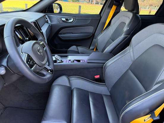 VOLVO-XC60-2023