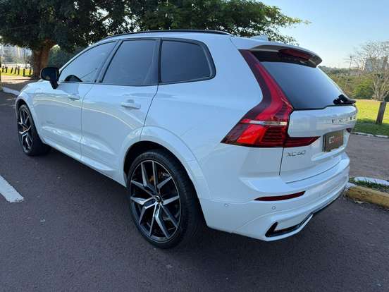 VOLVO-XC60-2023