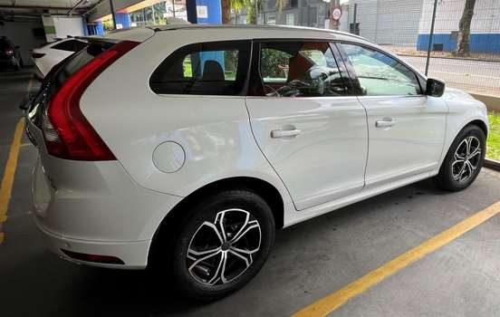 VOLVO-XC60-2016