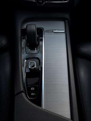 VOLVO-XC90-2022
