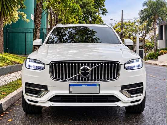 VOLVO-XC90-2023