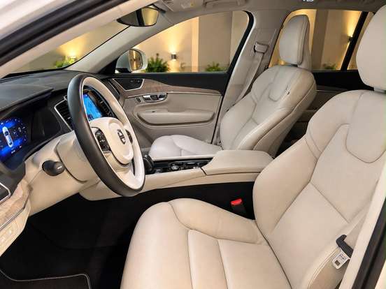 VOLVO-XC90-2023