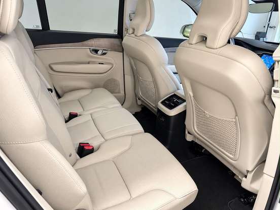 VOLVO-XC90-2023
