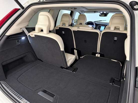 VOLVO-XC90-2023