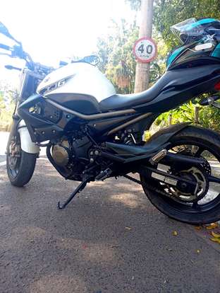 YAMAHA-XJ6 N-2010