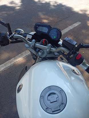 YAMAHA-XJ6 N-2010