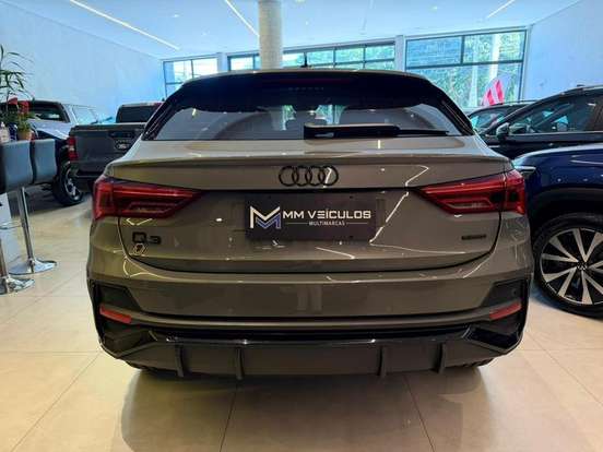 AUDI-Q3-2024
