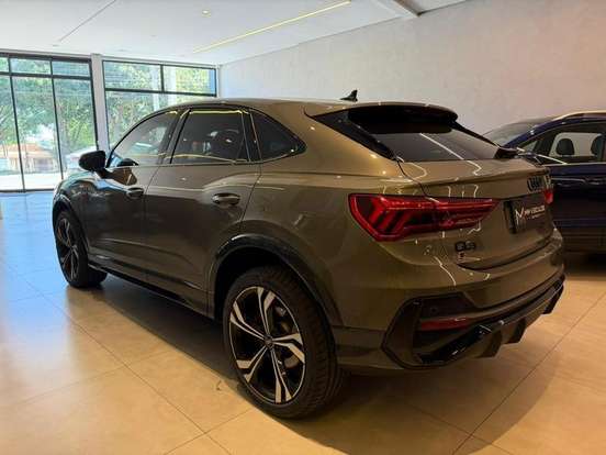 AUDI-Q3-2024
