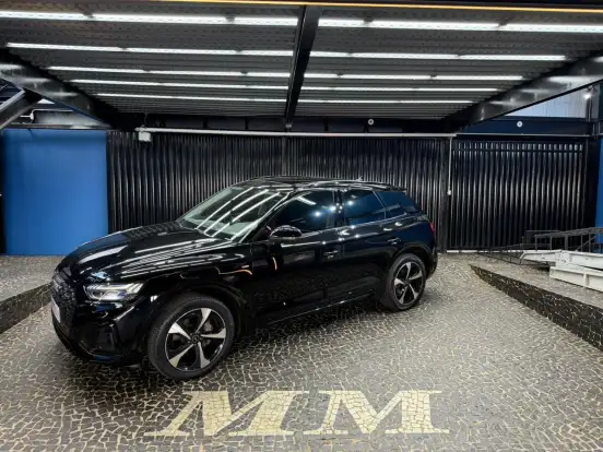AUDI-Q5-2021