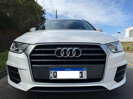 AUDI-Q3-2017