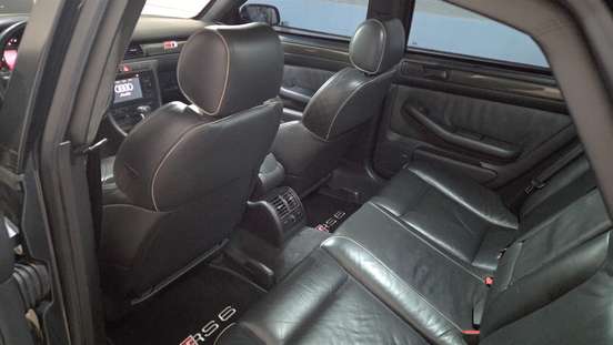 AUDI-RS6-2003