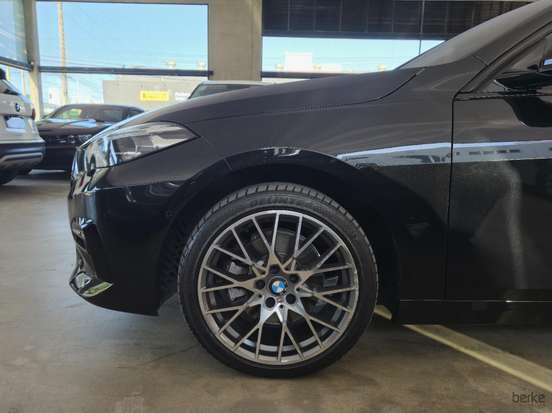 BMW-218i-2021