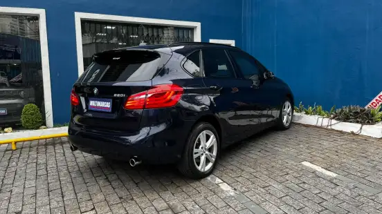 BMW-220i-2018
