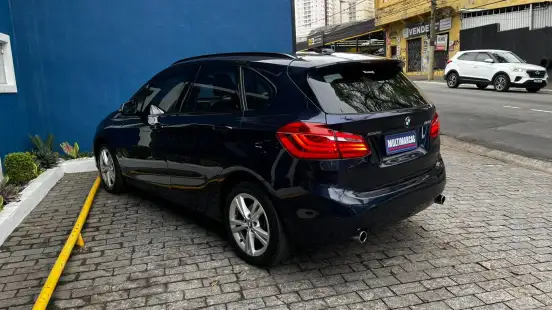BMW-220i-2018