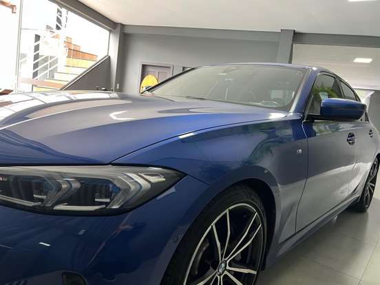 BMW-320i-2022