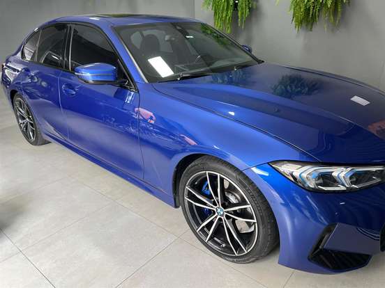 BMW-320i-2022
