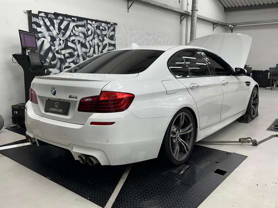 BMW-M5-4.4 V8 32V GASOLINA 4P AUTOMÁTICO BMW-M5-2013