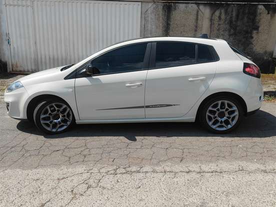 FIAT-BRAVO-1.8 BLACKMOTION 16V FLEX 4P AUTOMATIZADO FIAT-BRAVO-2015