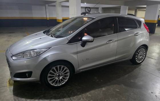 FORD FIESTA 1.6 TITANIUM HATCH 16V FLEX 4P POWERSHIFT