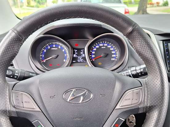 HYUNDAI-HB20-1.6 COMFORT PLUS 16V FLEX 4P MANUAL HYUNDAI-HB20-2015