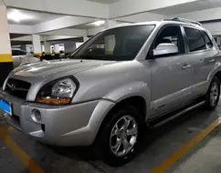 HYUNDAI TUCSON 2.0 MPFI GLS 16V 143CV 2WD FLEX 4P AUTOMÁTICO HYUNDAI TUCSON 2.0 MPFI GLS 16V 143CV 2WD FLEX 4P AUTOMÁTICO