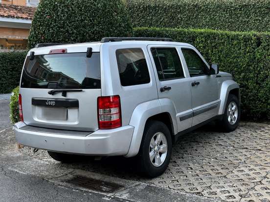 JEEP-CHEROKEE-3.7 SPORT 4X4 V6 12V GASOLINA 4P AUTOMÁTICO JEEP-CHEROKEE-2010