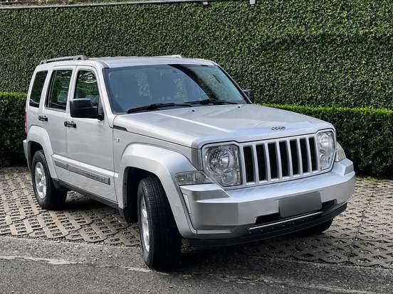 JEEP-CHEROKEE-2010