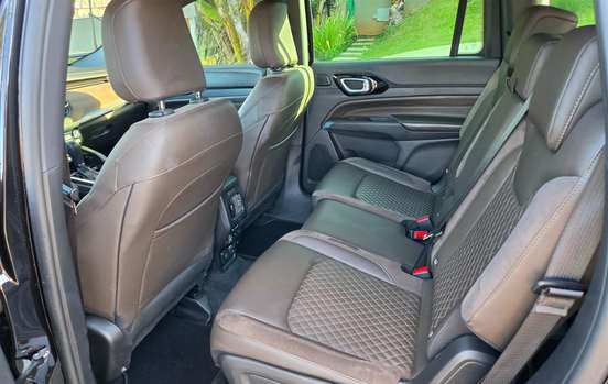 JEEP-COMMANDER-2023