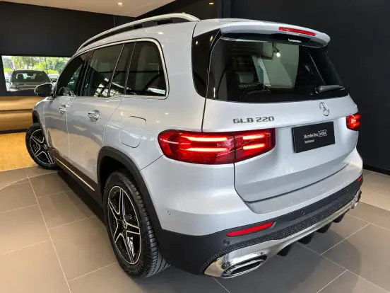 MERCEDES-BENZ-GLB 220-2.0 MHEV AMG LINE 4MATIC 8G-DCT MERCEDES-BENZ-GLB 220-2025