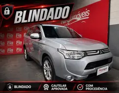 MITSUBISHI OUTLANDER 3.0 GT 4X4 V6 24V GASOLINA 4P AUTOMÁTICO MITSUBISHI OUTLANDER 3.0 GT 4X4 V6 24V GASOLINA 4P AUTOMÁTICO