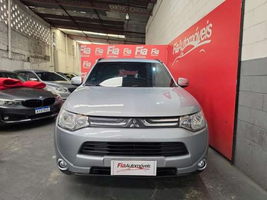 MITSUBISHI-OUTLANDER-3.0 GT 4X4 V6 24V GASOLINA 4P AUTOMÁTICO MITSUBISHI-OUTLANDER-2014
