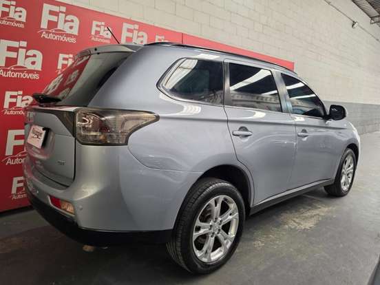 MITSUBISHI-OUTLANDER-2014