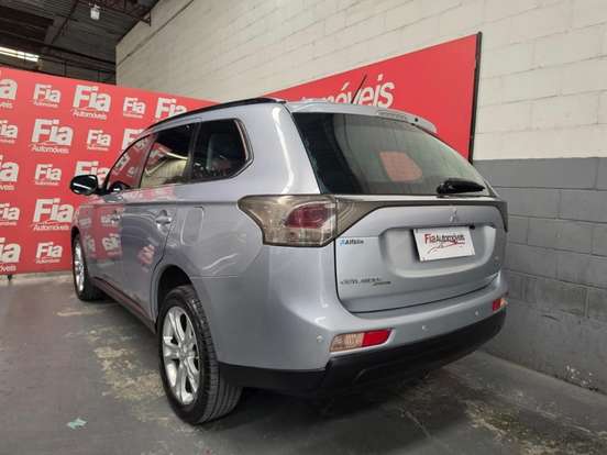 MITSUBISHI-OUTLANDER-2014