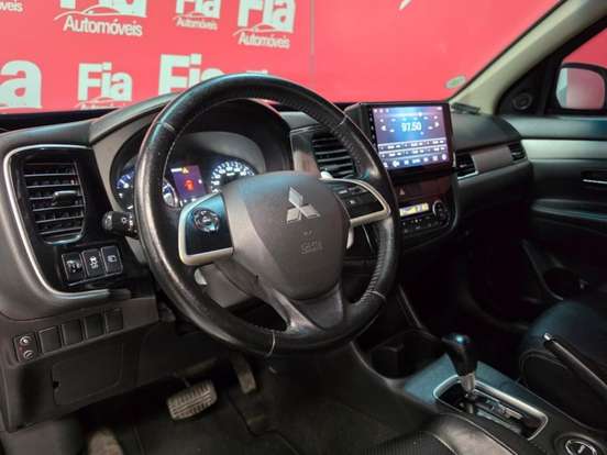 MITSUBISHI-OUTLANDER-2014