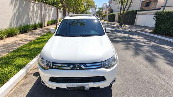 MITSUBISHI-OUTLANDER-2014