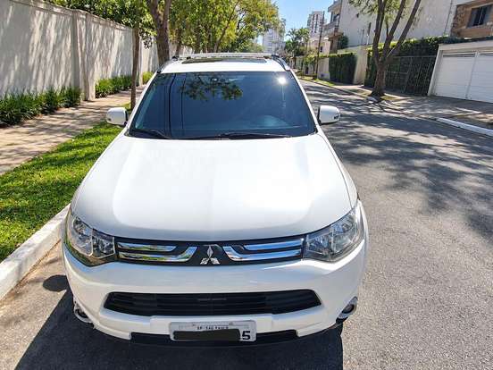 MITSUBISHI-OUTLANDER-2.0 16V GASOLINA 4P AUTOMÁTICO MITSUBISHI-OUTLANDER-2014