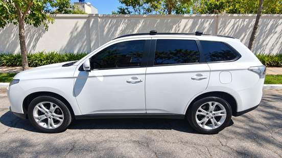 MITSUBISHI-OUTLANDER-2014