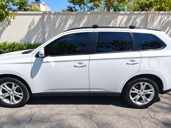 MITSUBISHI-OUTLANDER-2.0 16V GASOLINA 4P AUTOMÁTICO MITSUBISHI-OUTLANDER-2014
