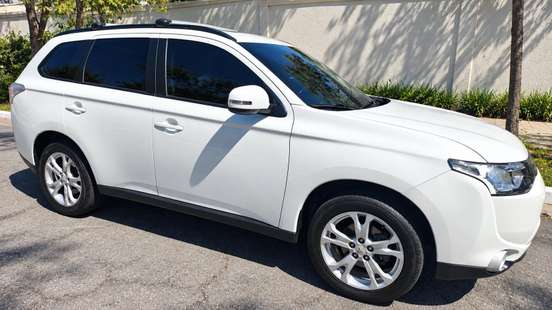 MITSUBISHI-OUTLANDER-2014