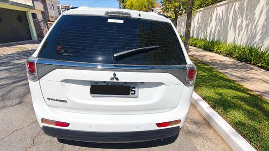 MITSUBISHI-OUTLANDER-2014