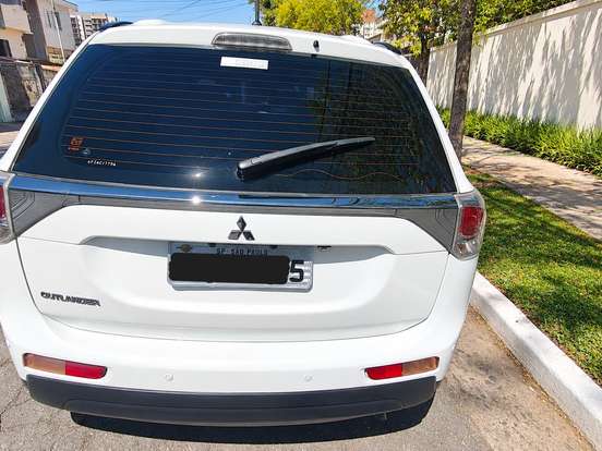 MITSUBISHI-OUTLANDER-2.0 16V GASOLINA 4P AUTOMÁTICO MITSUBISHI-OUTLANDER-2014