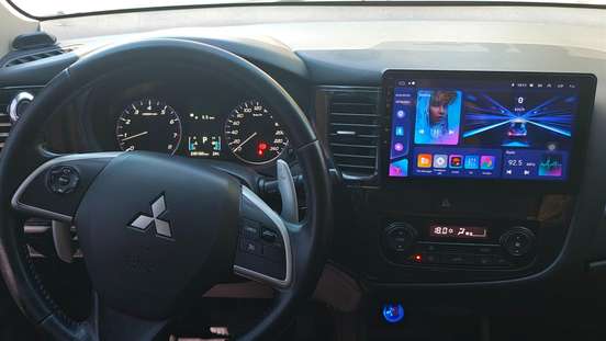MITSUBISHI-OUTLANDER-2014