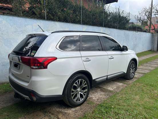 MITSUBISHI-OUTLANDER-2.2 4X4 16V DIESEL 4P AUTOMÁTICO MITSUBISHI-OUTLANDER-2015